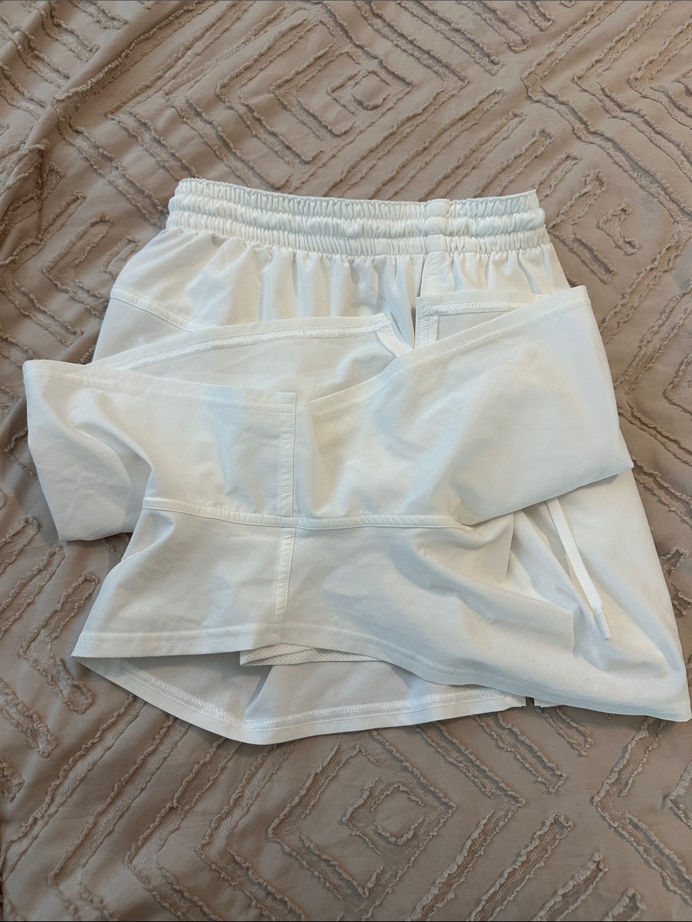 lululemon athletica hotty hot White Women's Athletic Shorts - Picture 4 of 5